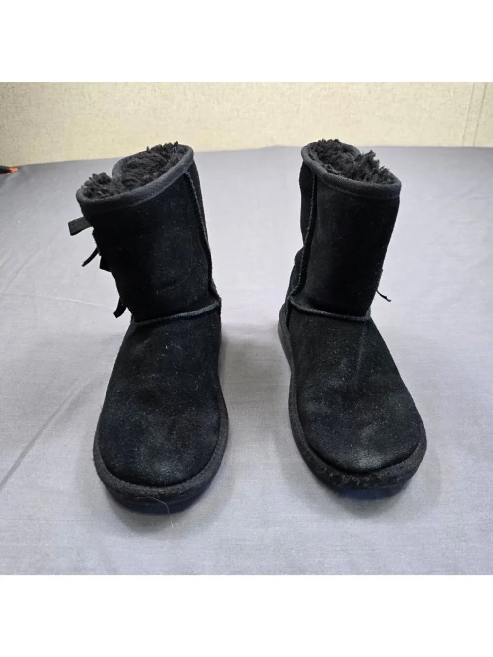 Koolaburra Ugg Girls Boots Size 1 Black Faux Fur Lined Suede Winter Bow Details